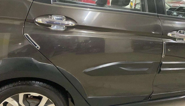 2018 Honda WR-V 1.2L I-VTEC VX MT, Petrol, Manual, 30,301 km, Right rear door - Slightly dented