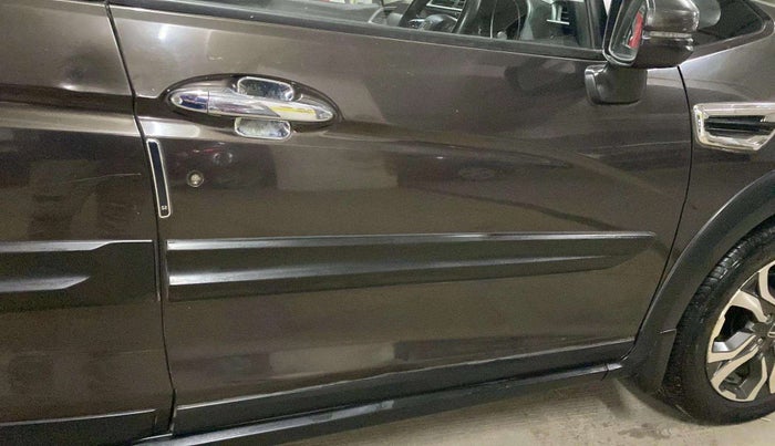 2018 Honda WR-V 1.2L I-VTEC VX MT, Petrol, Manual, 30,301 km, Driver-side door - Slightly dented