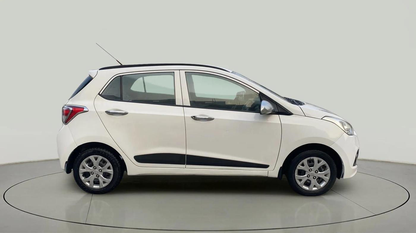 2015 Hyundai Grand i10 SPORTZ 1.2 KAPPA VTVT, Petrol, Manual, 97,284 km, Right Side View