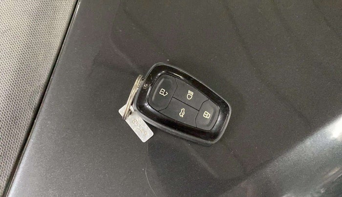 2020 Tata ALTROZ XZ PETROL, Petrol, Manual, 22,610 km, Key Close Up