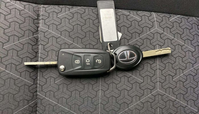 2023 Tata PUNCH ADVENTURE AMT, Petrol, Automatic, 2,825 km, Key Close Up