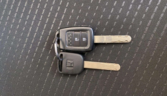 2018 Honda WR-V 1.2L I-VTEC VX MT, Petrol, Manual, 44,637 km, Key Close Up
