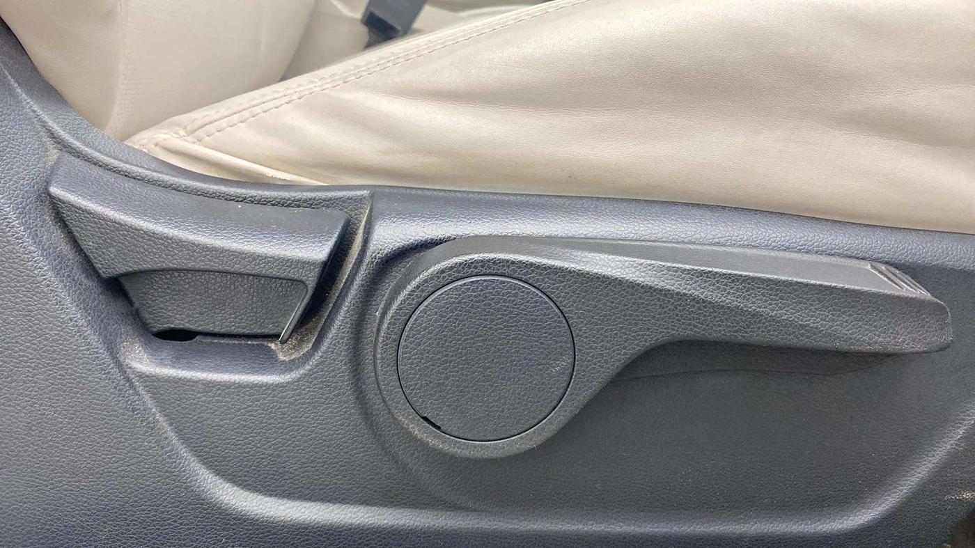2019 Mahindra XUV300 W8 1.5 DIESEL, Diesel, Manual, 33,072 km, Driver Side Adjustment Panel