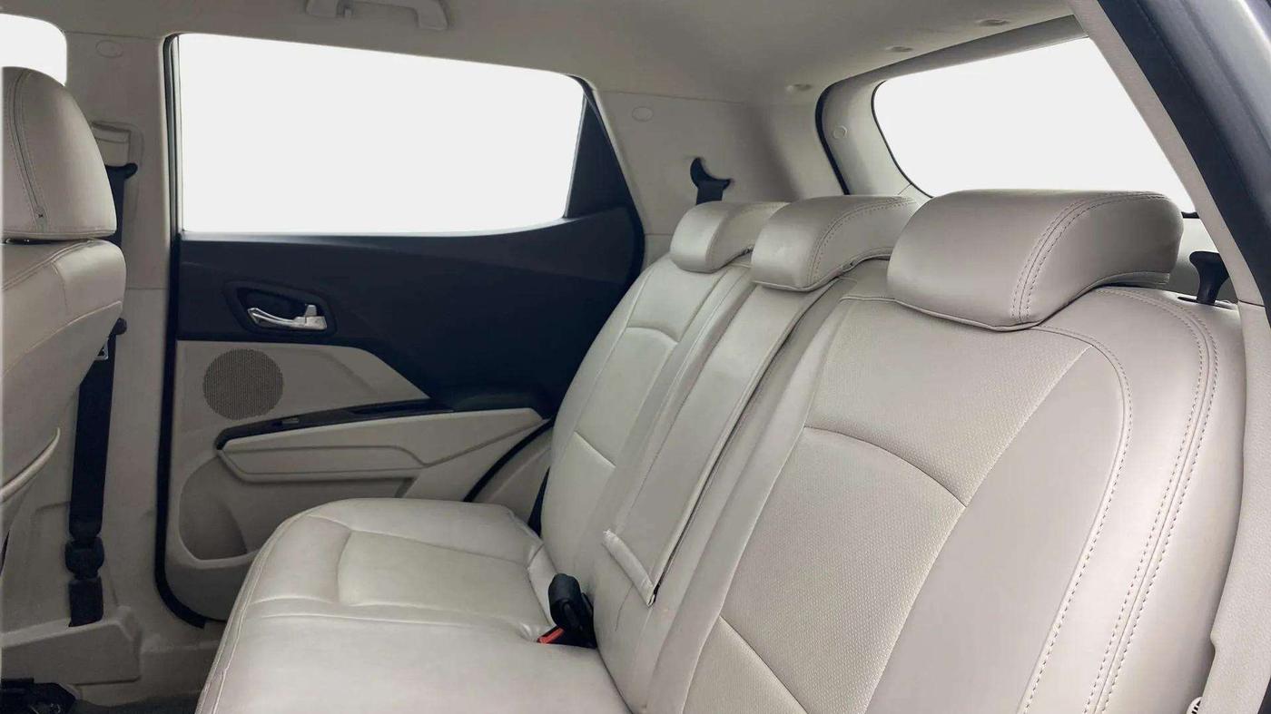 2019 Mahindra XUV300 W8 1.5 DIESEL, Diesel, Manual, 33,072 km, Right Side Rear Door Cabin