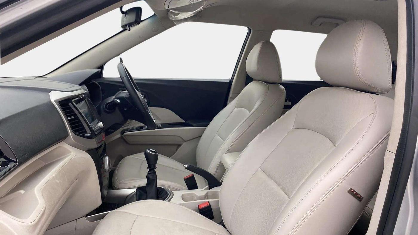 2019 Mahindra XUV300 W8 1.5 DIESEL, Diesel, Manual, 33,072 km, Right Side Front Door Cabin