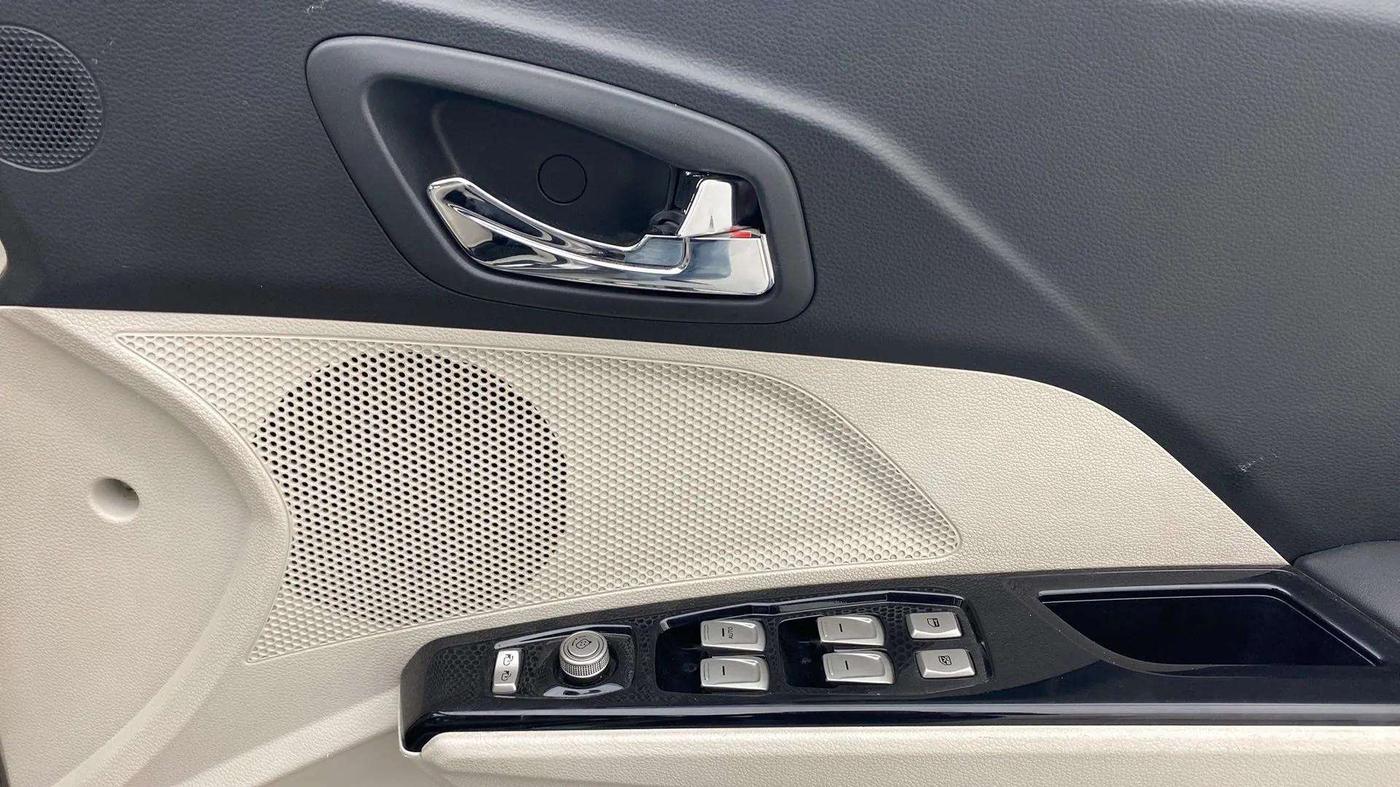 2019 Mahindra XUV300 W8 1.5 DIESEL, Diesel, Manual, 33,072 km, Driver Side Door Panels Control