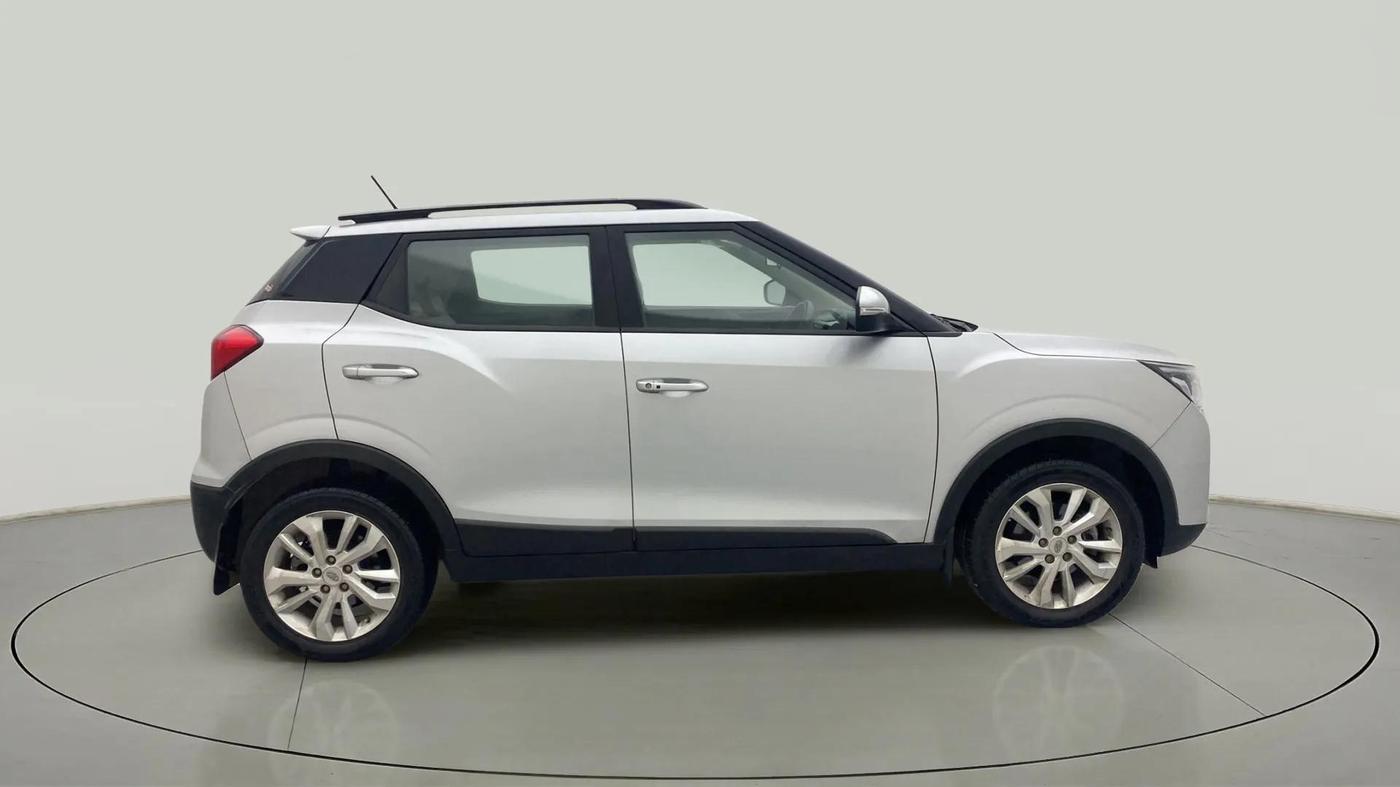 2019 Mahindra XUV300 W8 1.5 DIESEL, Diesel, Manual, 33,072 km, Right Side View