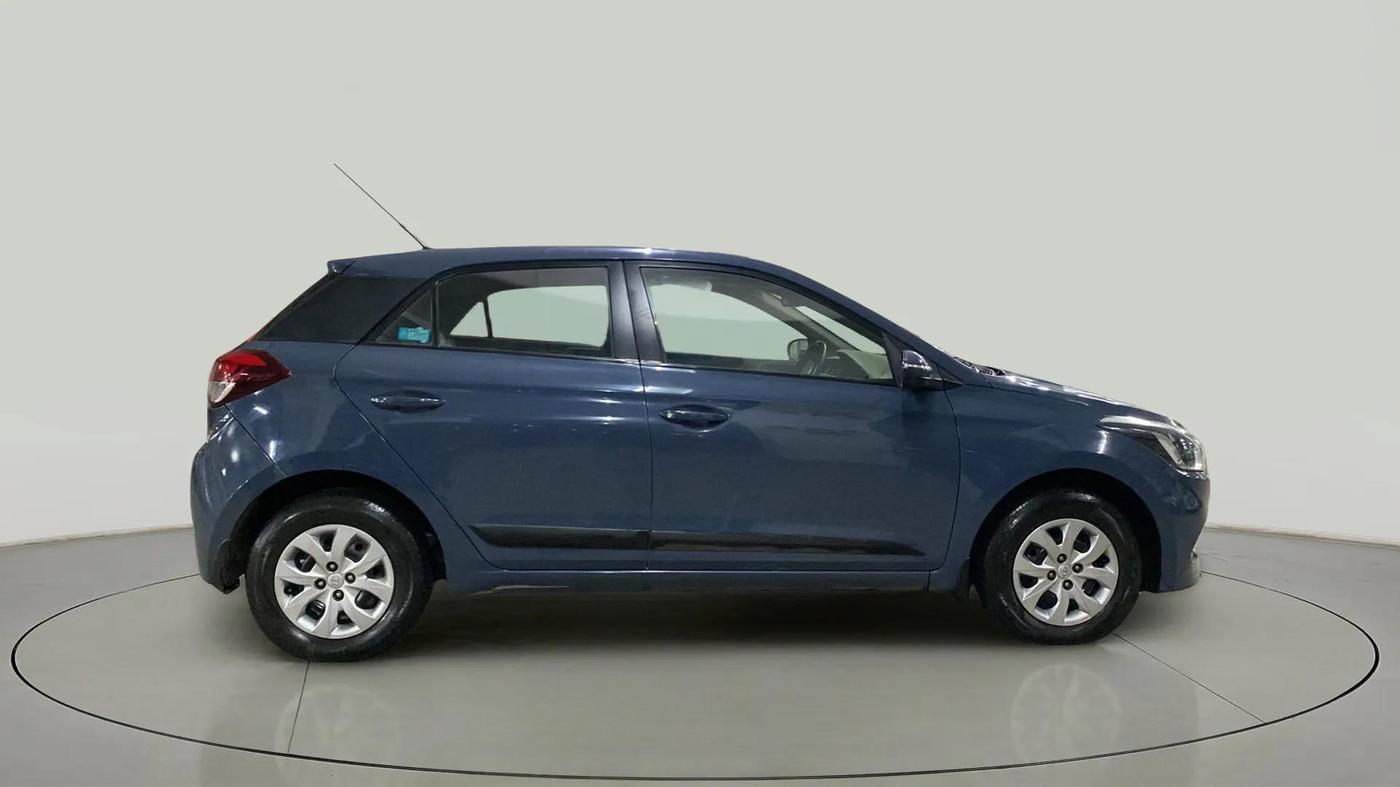 2015 Hyundai Elite i20 SPORTZ 1.2, Petrol, Manual, 74,197 km, Right Side View