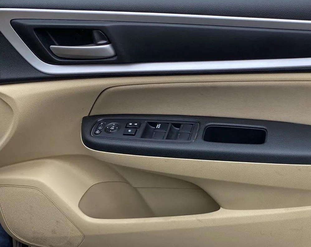 2023 Honda Amaze 1.2L I-VTEC S, Petrol, Manual, 12,063 km, Driver Side Door Panels Control