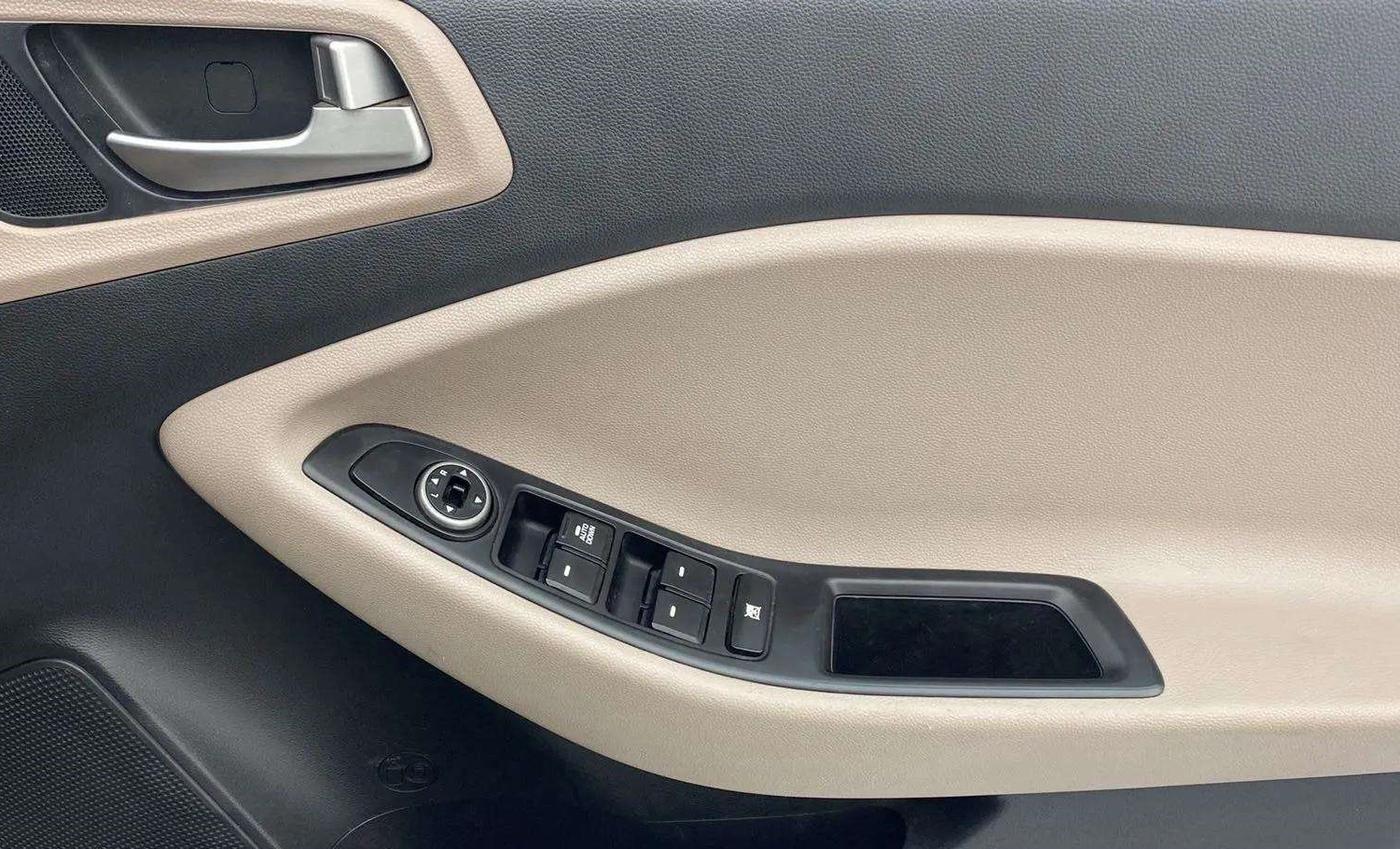 2019 Hyundai Elite i20 MAGNA PLUS 1.2, Petrol, Manual, 29,581 km, Driver Side Door Panels Control