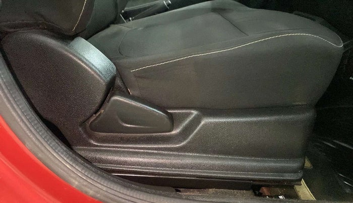 2017 Renault Kwid RXT 02 Anniversary Edition, Petrol, Manual, 23,529 km, Driver Side Adjustment Panel