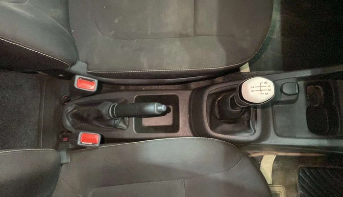 2017 Renault Kwid RXT 02 Anniversary Edition, Petrol, Manual, 23,529 km, Gear Lever