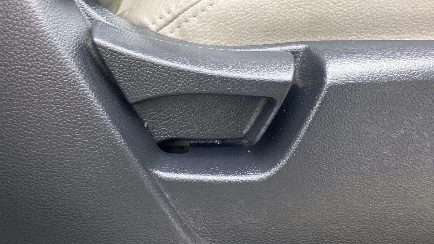 2019 Mahindra XUV300 W6 1.2 PETROL, Petrol, Manual, 34,355 km, Driver Side Adjustment Panel