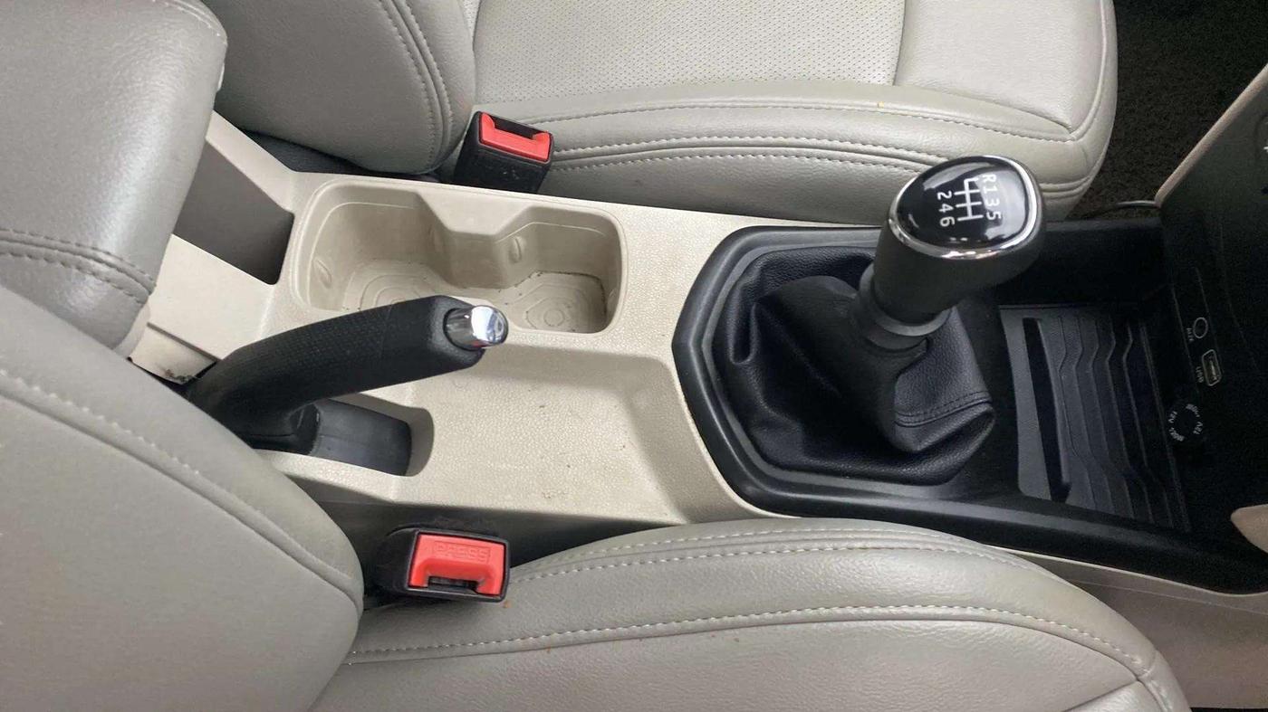 2019 Mahindra XUV300 W6 1.2 PETROL, Petrol, Manual, 34,355 km, Gear Lever