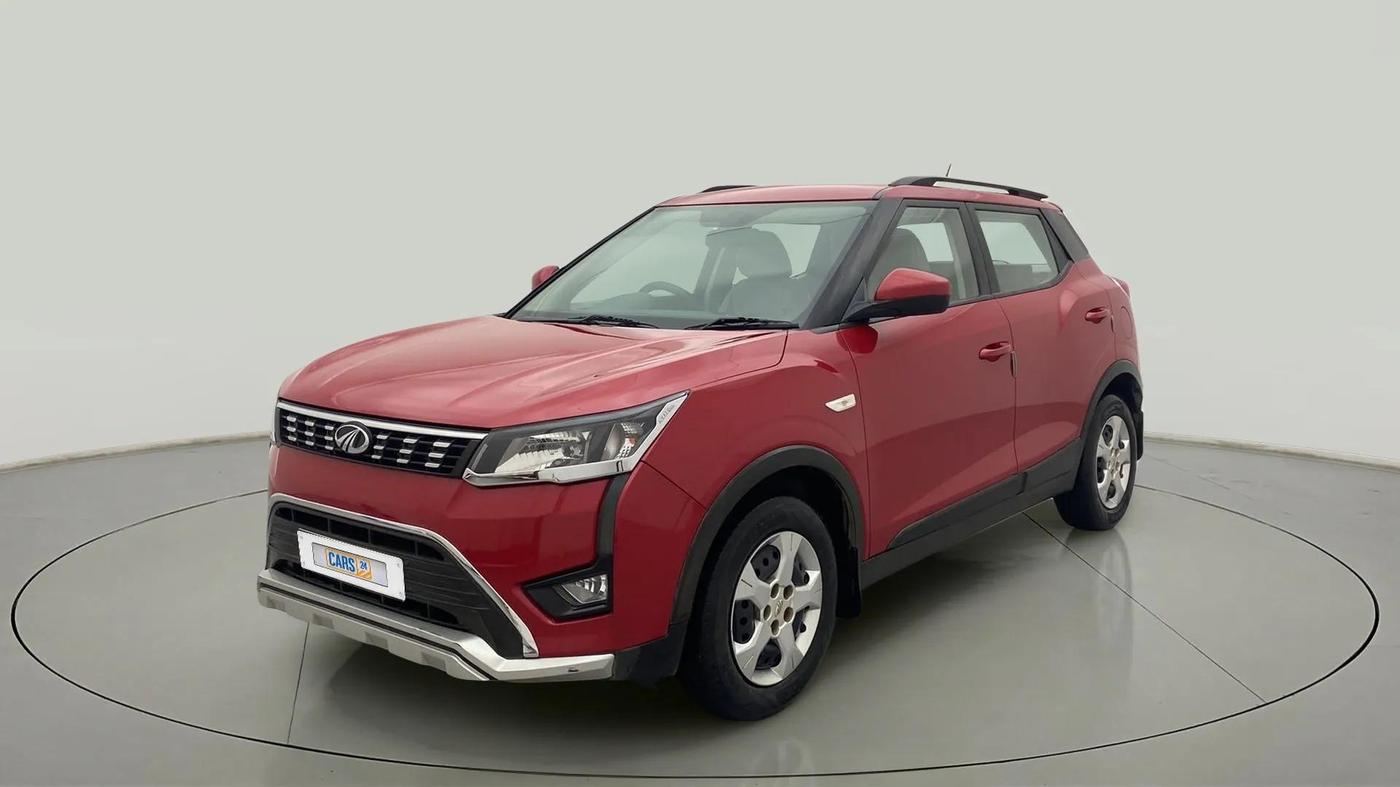 2019 Mahindra XUV300 W6 1.2 PETROL, Petrol, Manual, 34,355 km, Left Front Diagonal