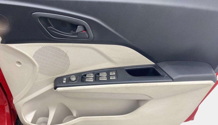 2019 Mahindra XUV300 W6 1.2 PETROL, Petrol, Manual, 34,355 km, Driver Side Door Panels Control