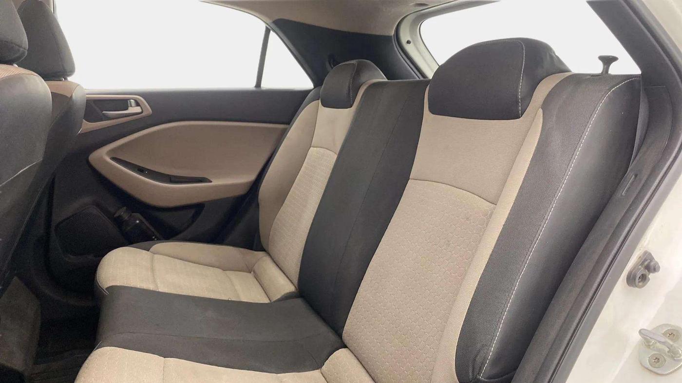 2016 Hyundai Elite i20 MAGNA 1.2, Petrol, Manual, 63,157 km, Right Side Rear Door Cabin