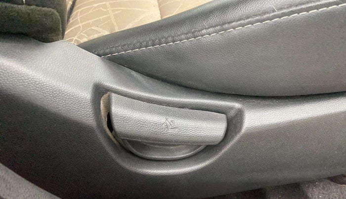2018 Hyundai Grand i10 SPORTZ AT 1.2 KAPPA VTVT, Petrol, Automatic, 69,159 km, Driver Side Adjustment Panel