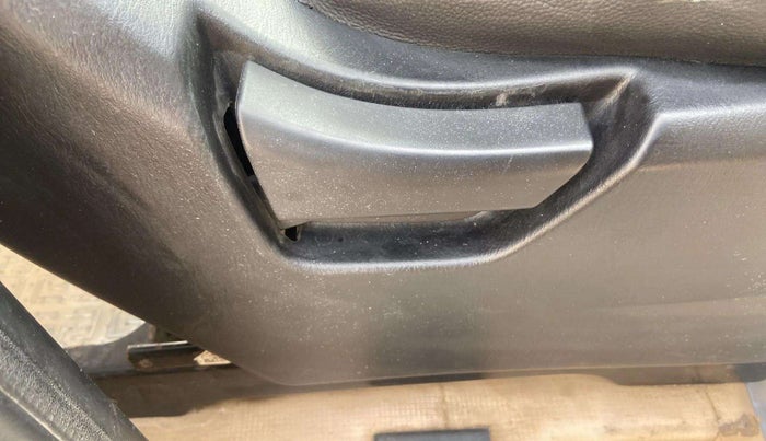 2019 Mahindra Scorpio S5, Diesel, Manual, 94,968 km, Driver Side Adjustment Panel