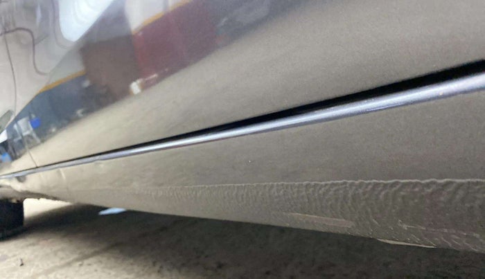 2017 Maruti Ertiga VXI, Petrol, Manual, 79,296 km, Left running board - Slightly dented