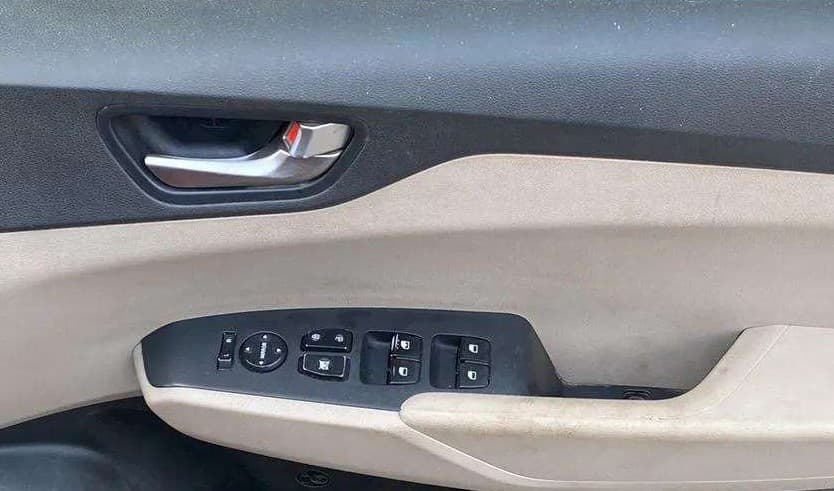 2019 Hyundai Verna 1.4 E PETROL, Petrol, Manual, 58,102 km, Driver Side Door Panels Control