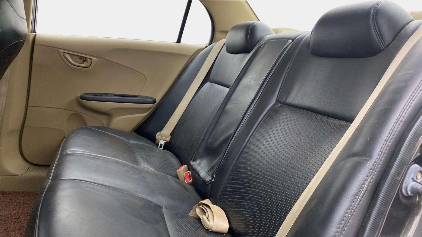 2015 Honda Amaze 1.2L I-VTEC S, Petrol, Manual, 1,06,445 km, Right Side Rear Door Cabin