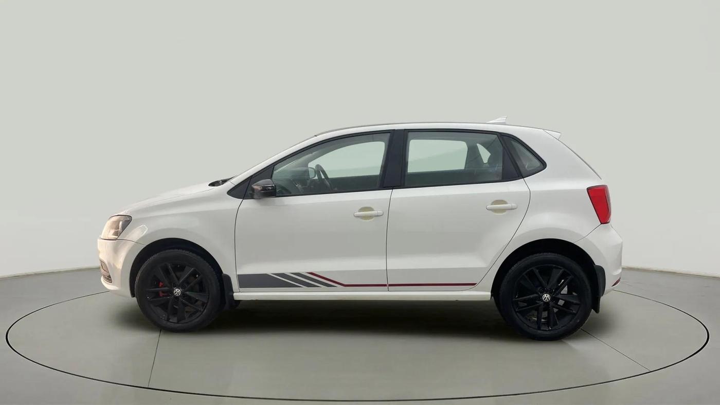 2017 Volkswagen Polo COMFORTLINE 1.2L, Petrol, Manual, 81,384 km, Left Side
