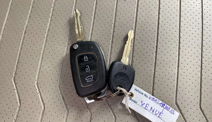 2021 Hyundai VENUE SX 1.0 TURBO IMT, Petrol, Manual, 19,734 km, Key Close Up