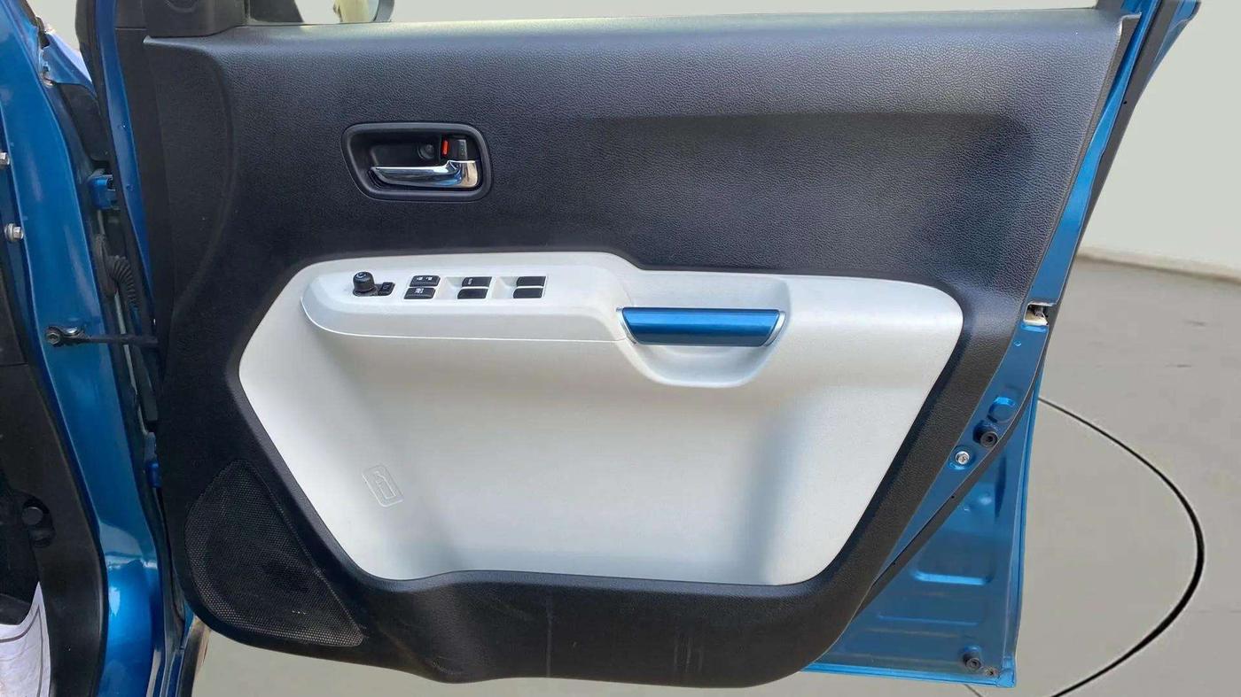 2017 Maruti IGNIS ZETA 1.2 AMT, Petrol, Automatic, 80,588 km, Driver Side Door Panels Control
