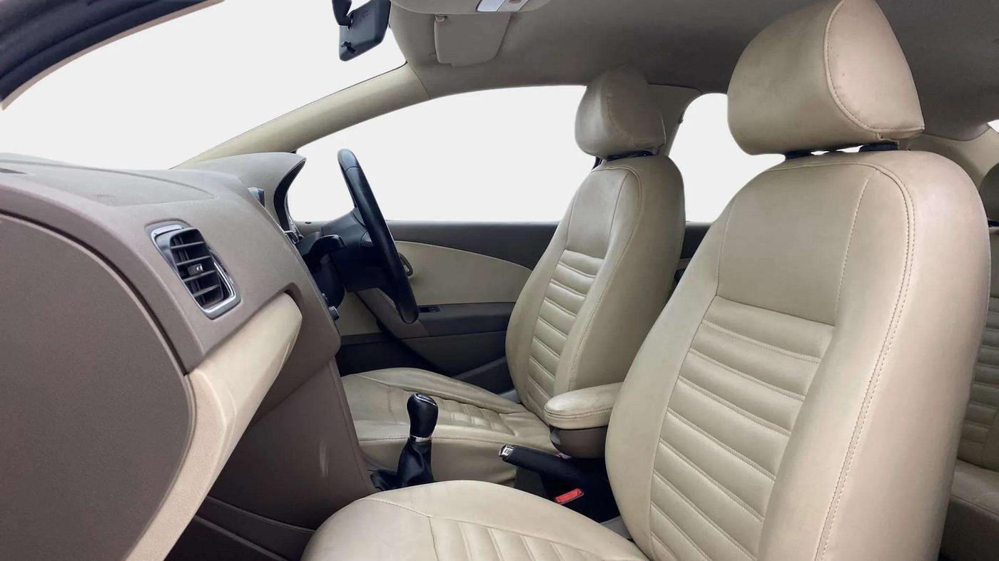 2015 Skoda Rapid AMBITION 1.6 MPI MT, Petrol, Manual, 50,713 km, Right Side Front Door Cabin