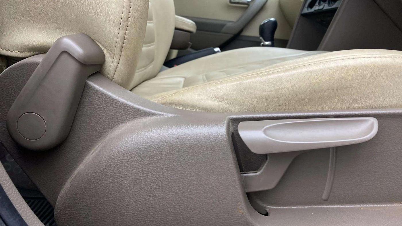 2015 Skoda Rapid AMBITION 1.6 MPI MT, Petrol, Manual, 50,713 km, Driver Side Adjustment Panel