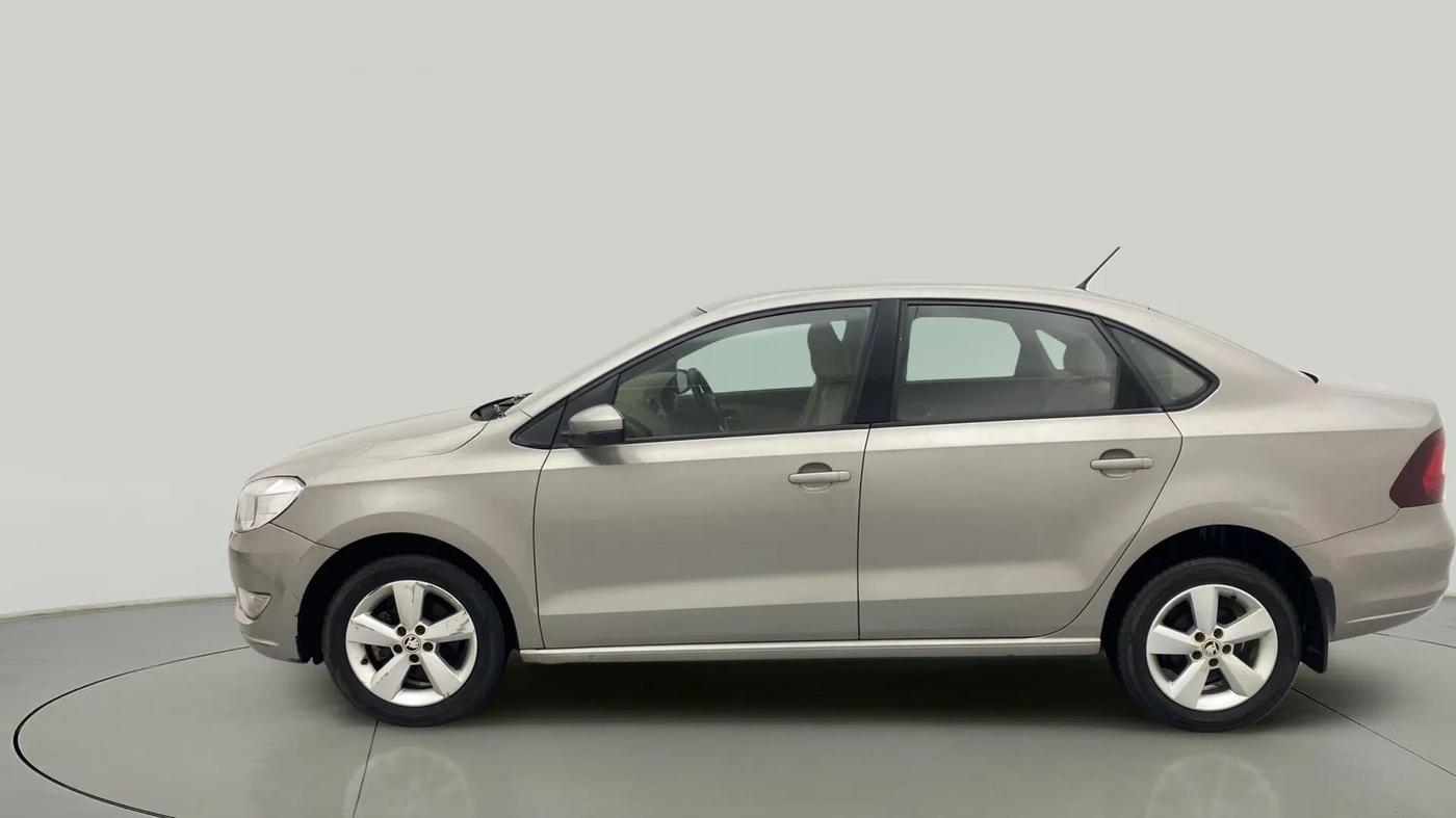 2015 Skoda Rapid AMBITION 1.6 MPI MT, Petrol, Manual, 50,713 km, Left Side