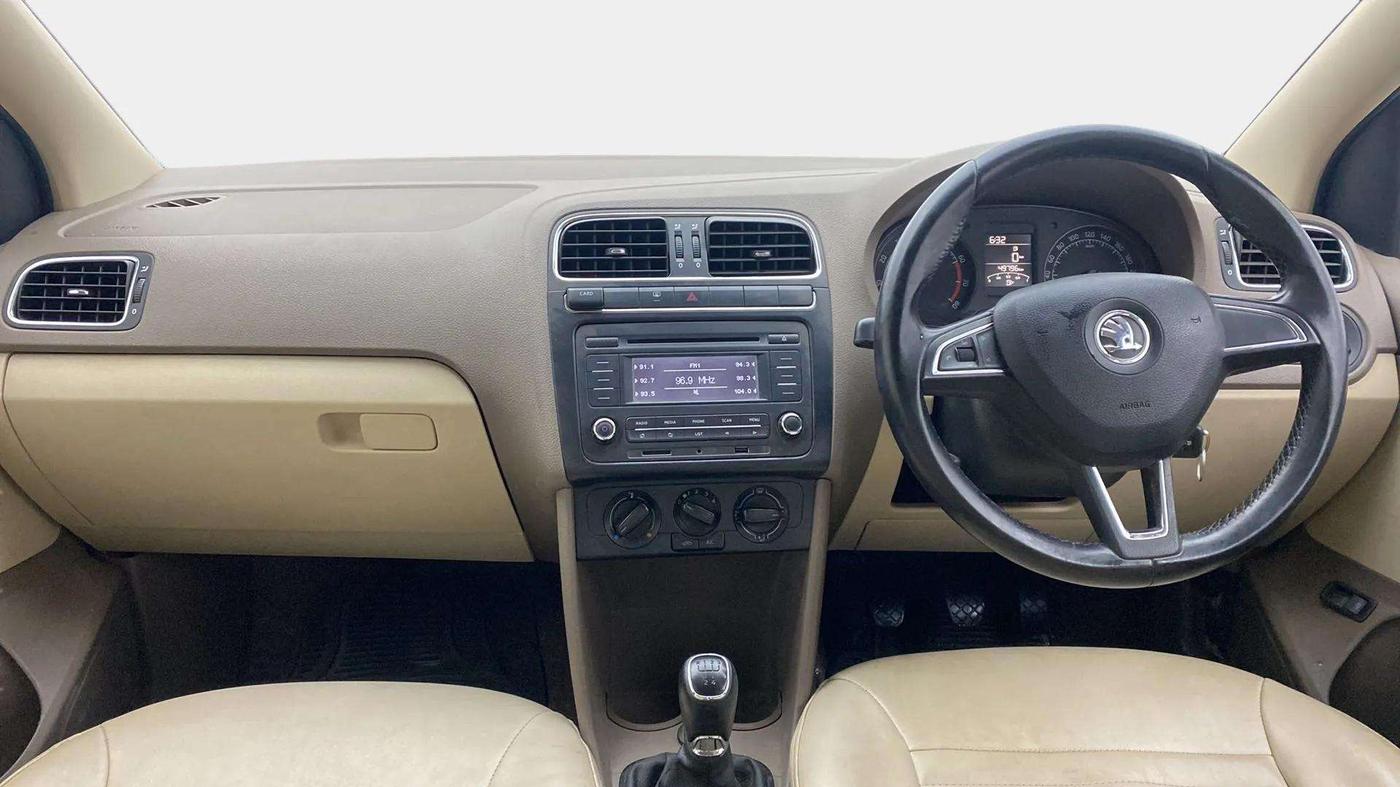 2015 Skoda Rapid AMBITION 1.6 MPI MT, Petrol, Manual, 50,713 km, Dashboard
