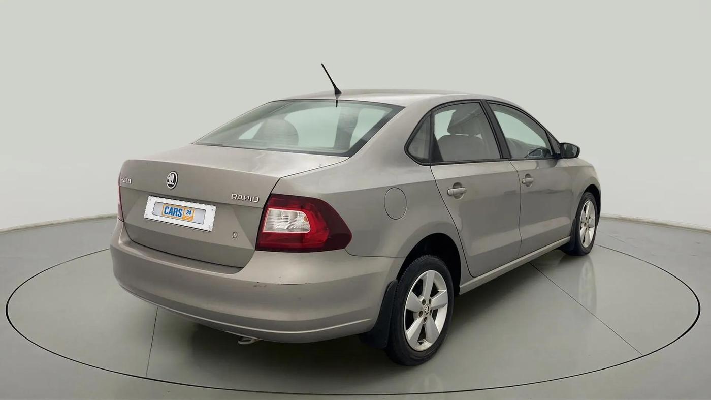 2015 Skoda Rapid AMBITION 1.6 MPI MT, Petrol, Manual, 50,713 km, Right Back Diagonal