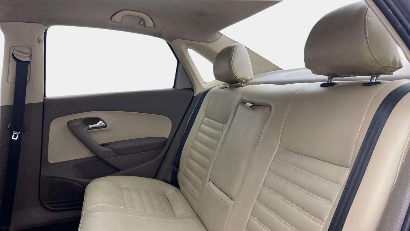 2015 Skoda Rapid AMBITION 1.6 MPI MT, Petrol, Manual, 50,713 km, Right Side Rear Door Cabin