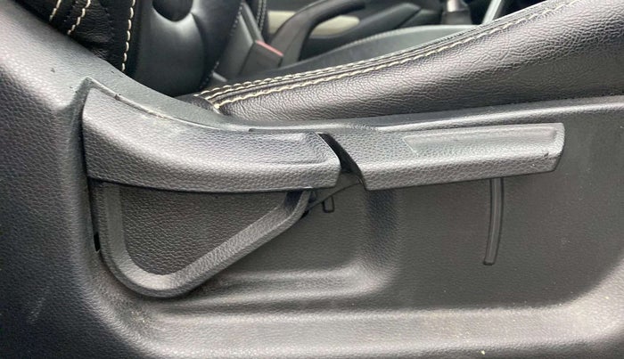 2022 KIA SELTOS HTK PLUS 1.5 DIESEL IMT, Diesel, Manual, 35,600 km, Driver Side Adjustment Panel