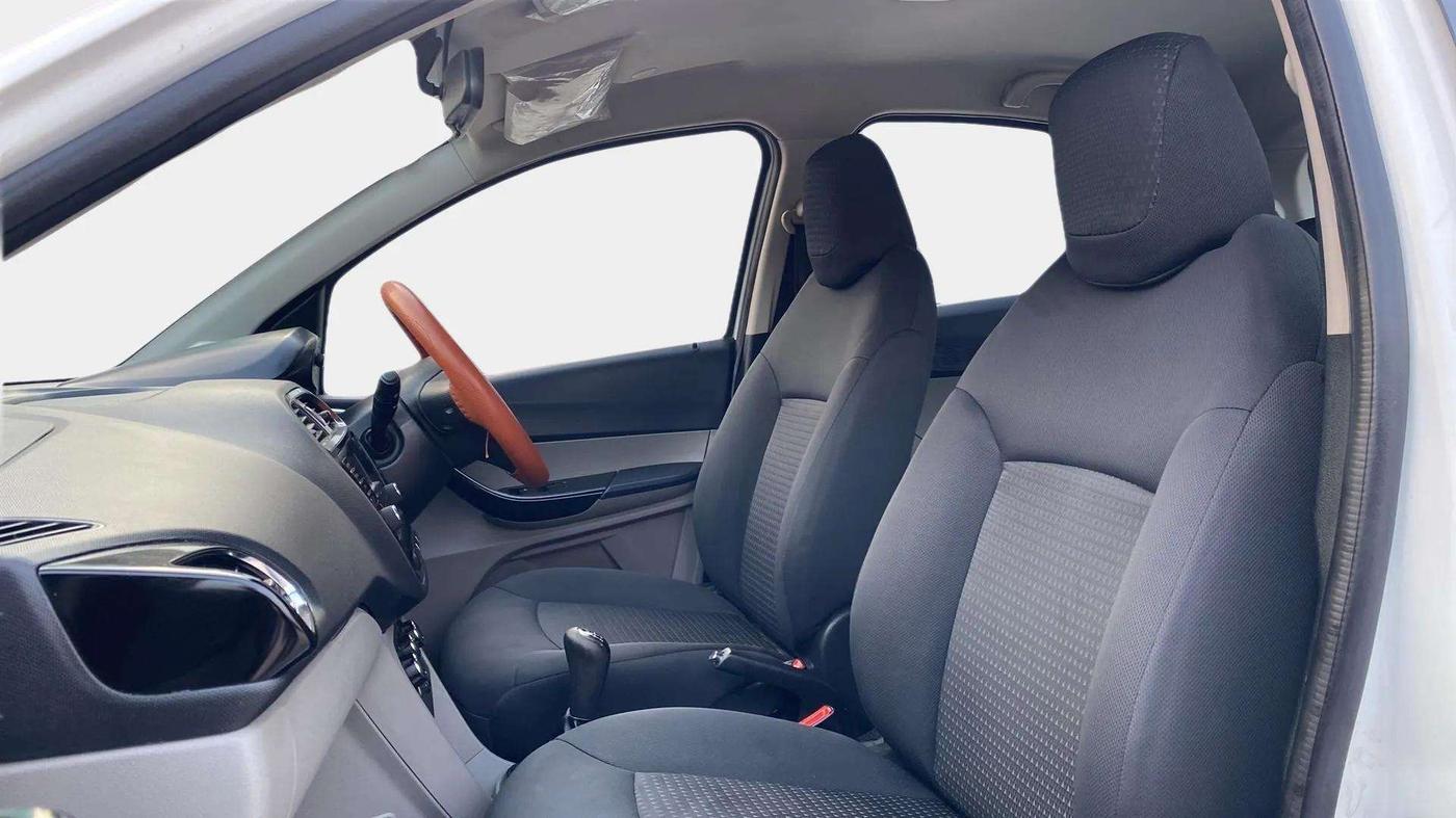 2018 Tata Tiago XZ PETROL, Petrol, Manual, 25,959 km, Right Side Front Door Cabin