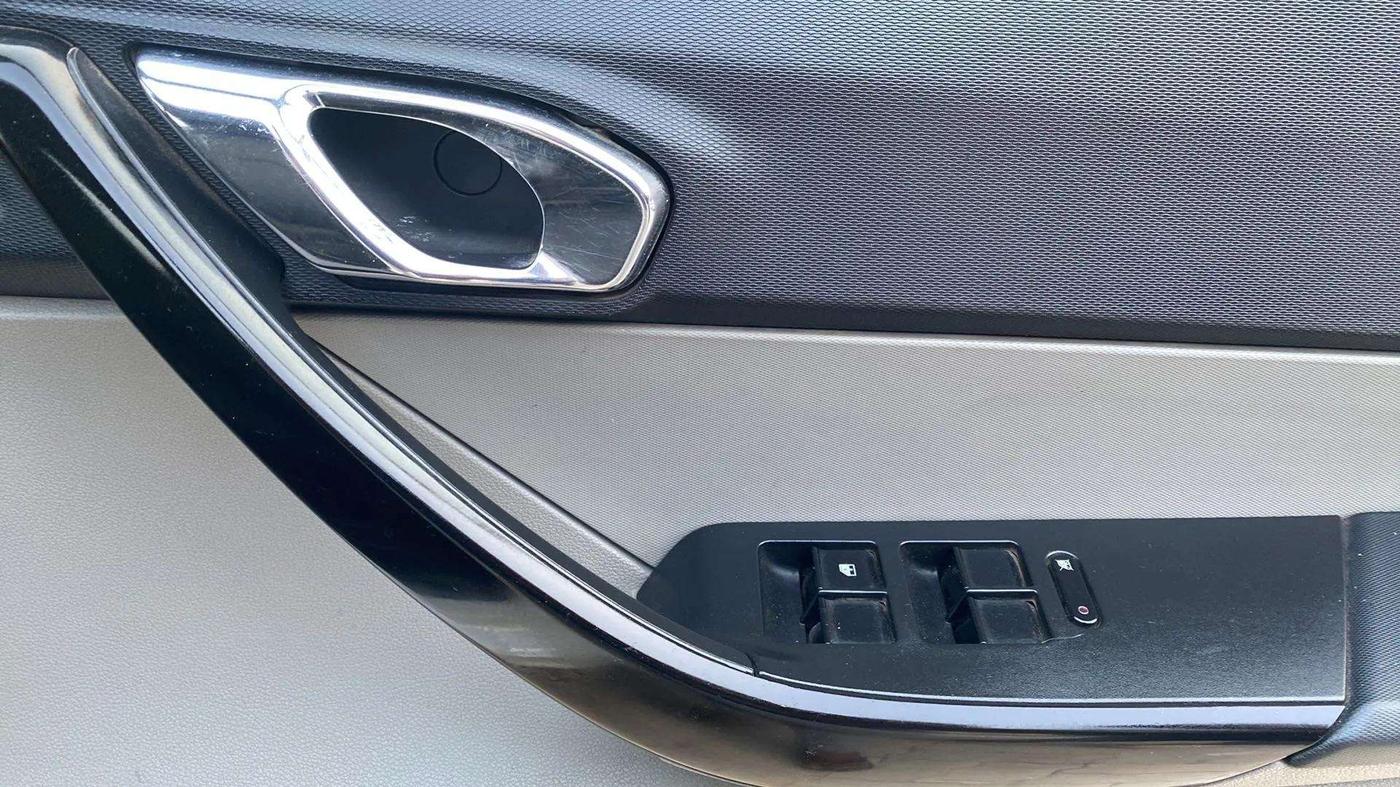 2018 Tata Tiago XZ PETROL, Petrol, Manual, 25,959 km, Driver Side Door Panels Control