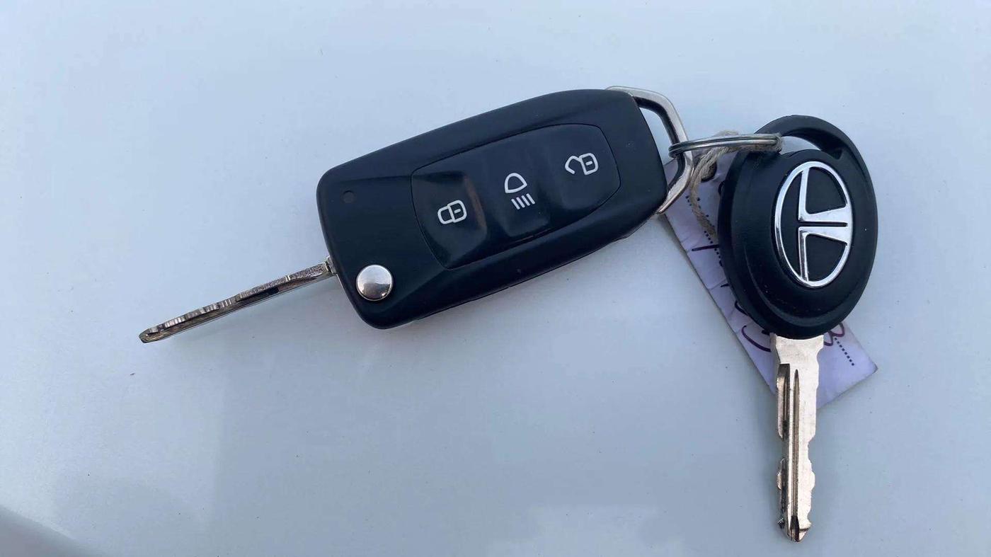 2018 Tata Tiago XZ PETROL, Petrol, Manual, 25,959 km, Key Close Up