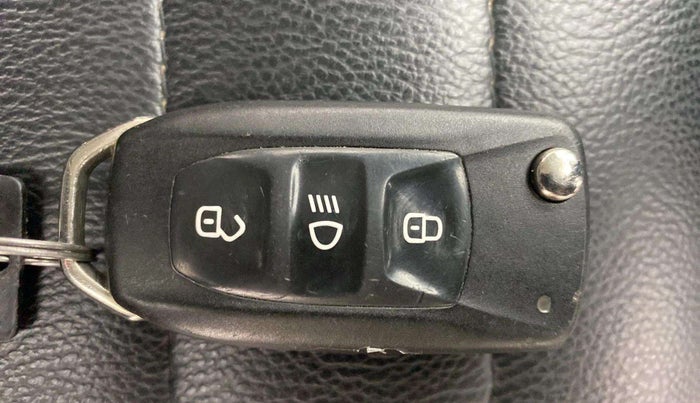 2017 Tata Tiago XZ PETROL, Petrol, Manual, 39,327 km, Key Close Up