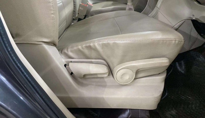 2016 Maruti Ertiga ZXI+, Petrol, Manual, 42,119 km, Driver Side Adjustment Panel