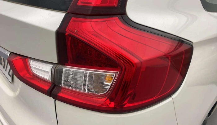 2019 Maruti Ertiga ZDI+ 1.5, Diesel, Manual, 60,244 km, Right tail light - < 2 inches,no. = 2