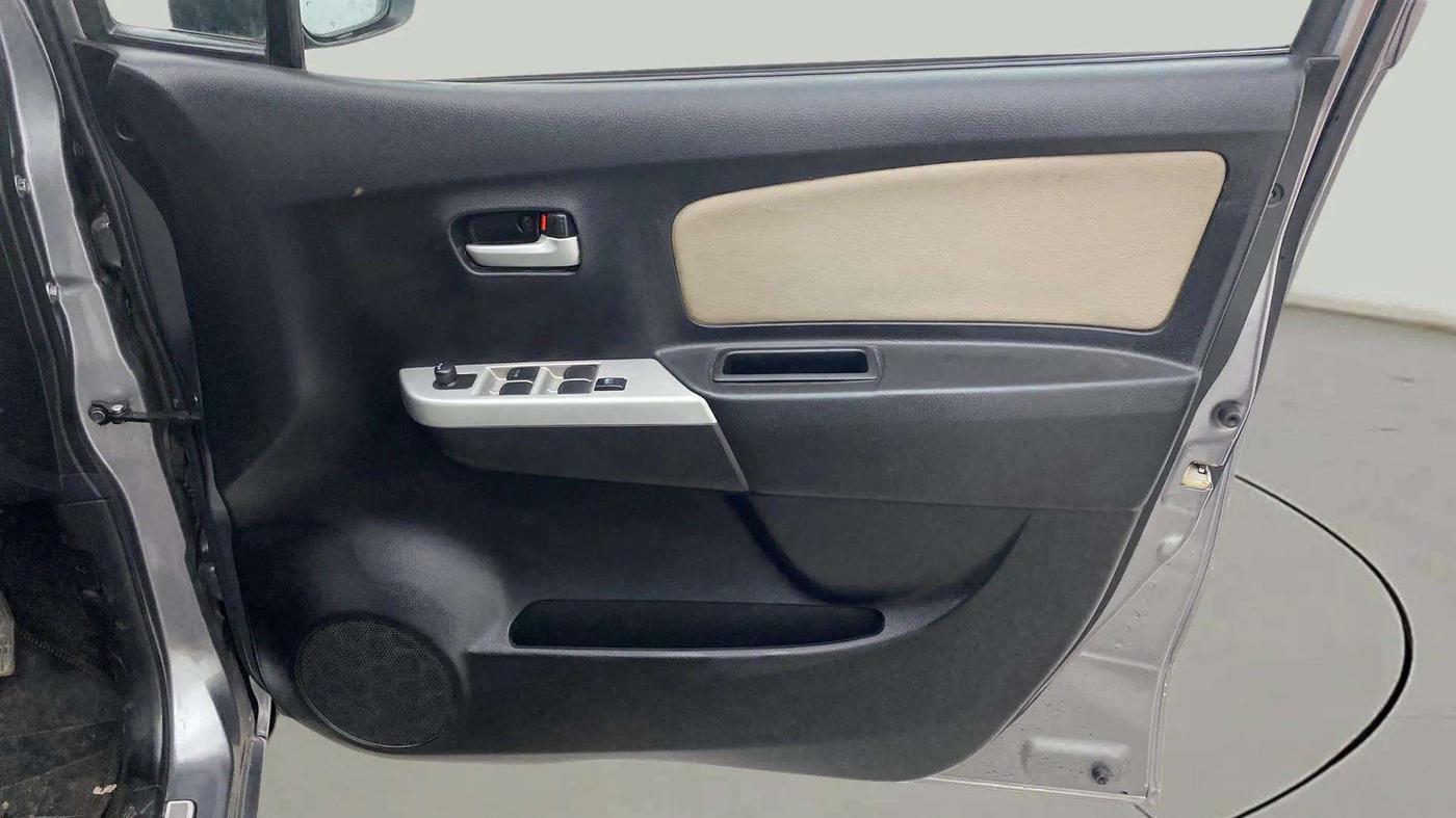 2016 Maruti Wagon R 1.0 VXI AMT, Petrol, Automatic, 66,964 km, Driver Side Door Panels Control