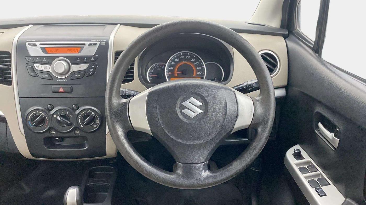 2016 Maruti Wagon R 1.0 VXI AMT, Petrol, Automatic, 66,964 km, Steering Wheel Close Up
