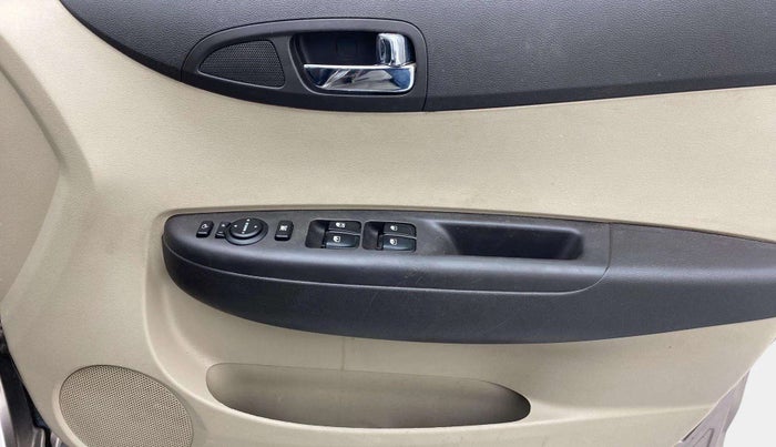 2013 Hyundai i20 MAGNA 1.2, Petrol, Manual, 60,511 km, Driver Side Door Panels Control