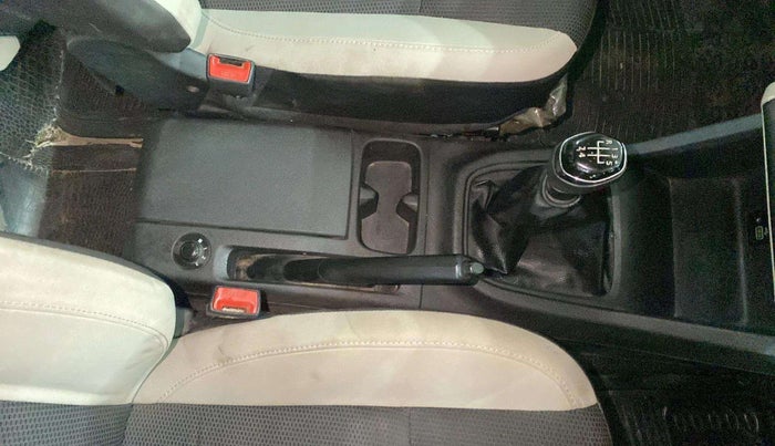2019 Renault TRIBER RXT, Petrol, Manual, 75,236 km, Gear Lever