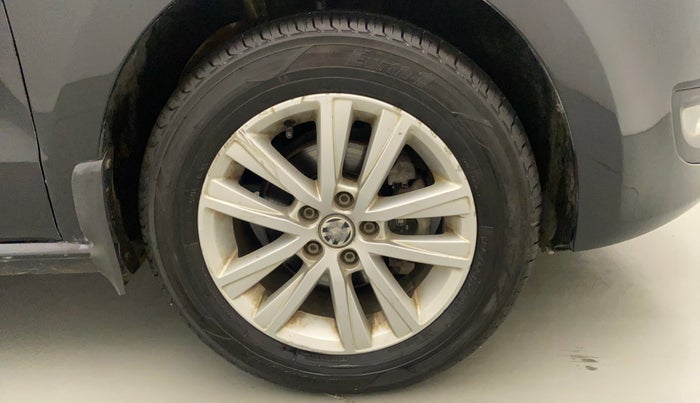 2014 Volkswagen Polo HIGHLINE1.2L, Petrol, Manual, 46,222 km, Right Front Wheel