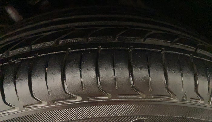 2014 Volkswagen Polo HIGHLINE1.2L, Petrol, Manual, 46,222 km, Left Front Tyre Tread
