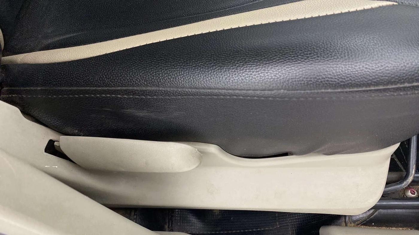 2016 Maruti Celerio VXI, Petrol, Manual, 59,614 km, Driver Side Adjustment Panel
