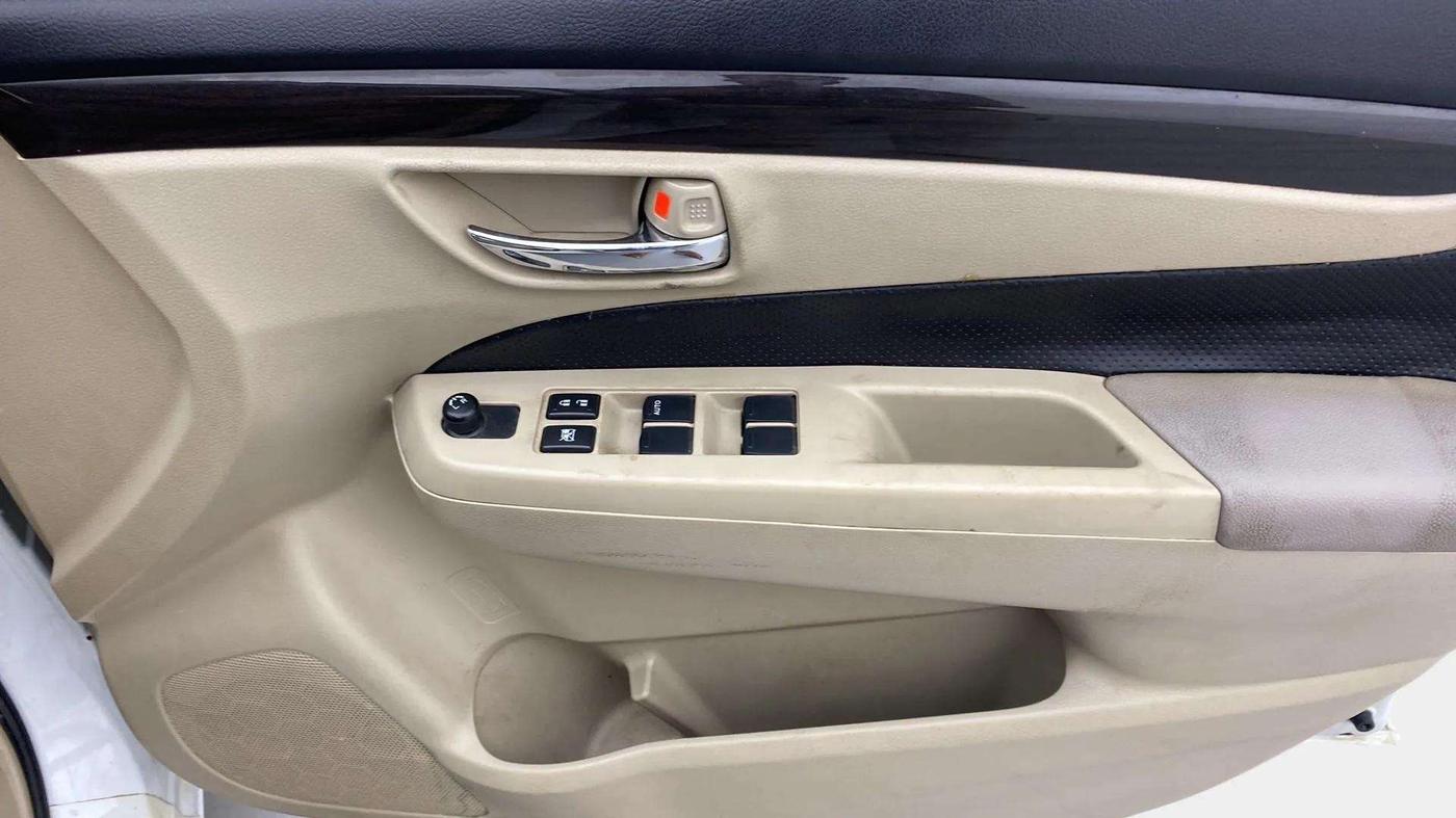 2016 Maruti Ciaz VDI+ SHVS, Diesel, Manual, 92,989 km, Driver Side Door Panels Control